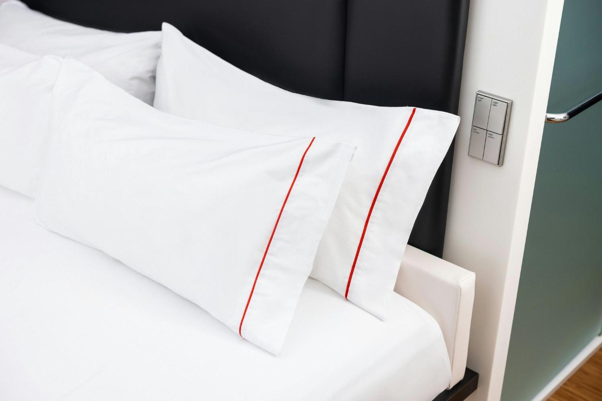 Citizenm Schiphol Airport Hotel 4*