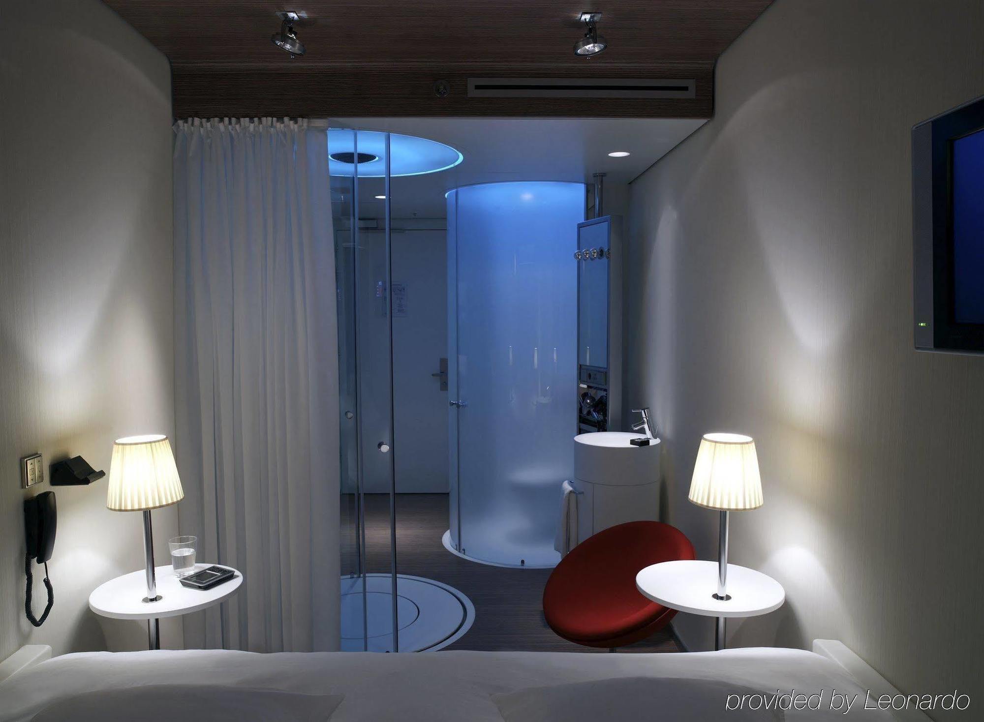 Citizenm Schiphol Airport Hotel 4*
